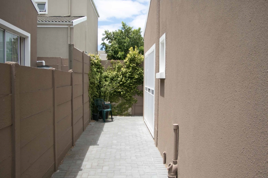 To Let 3 Bedroom Property for Rent in Somerset Ridge Western Cape